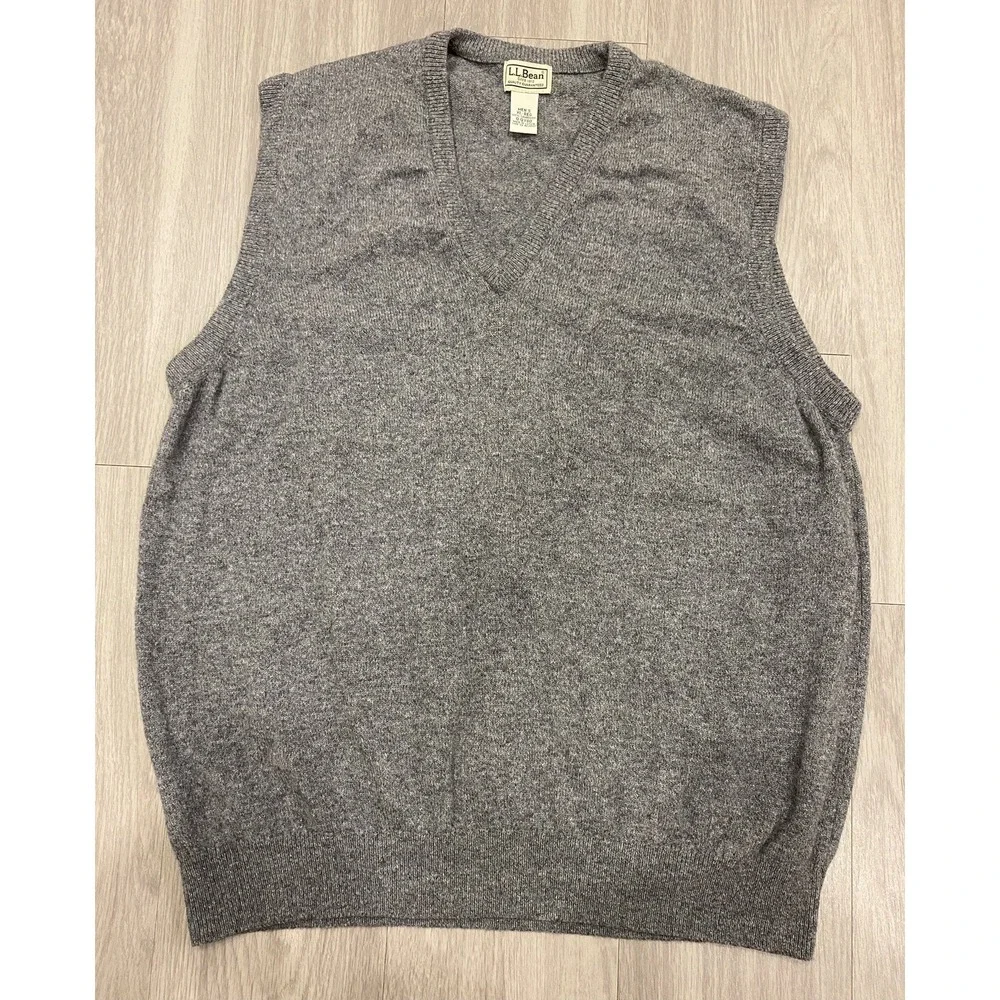 LL Bean Men's LambsWool Sweater Vest XL Sleeveless Gray V-neck Pullover Latvia